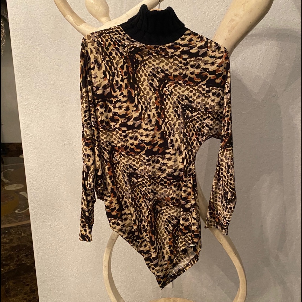 Asimetrical Animal printed Sweeter